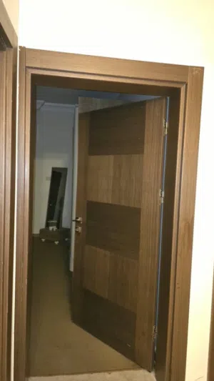 أبواب داخلية للبيع نظيفة