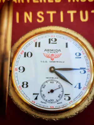 للصفوه واصحاب الفخامه ساعه جيب سويسرى ملو يد موديل مميز ونادر ظرف مذهب