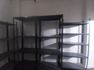 ارفف حديد شبه جديدة