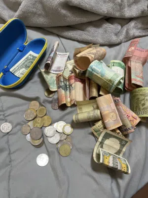 بعض العملات مثل النص الاماراتي القديم والفلس القديم