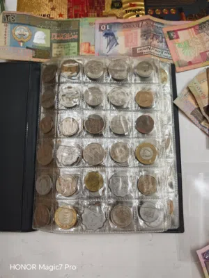 للبيع 250 عملات معدنيه وورقيه حسب الفيديو