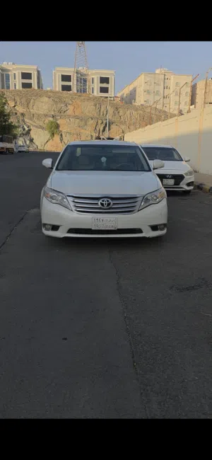 Toyota . Avalon . 2012 . Used0