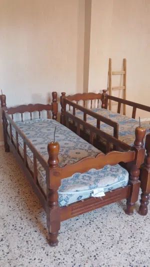 أسرة مركبه خشبيه