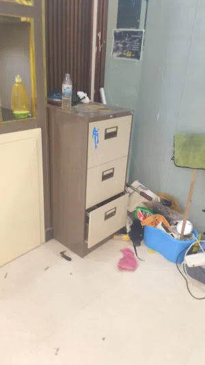 clearance sale shop closed urgent selling shelves