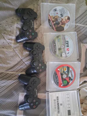 3 أجهزة ps3 بحالة ممتازة مع 3 أشرطة ps3