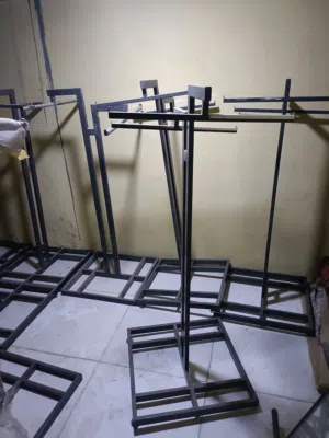 بيع اثاث محل ملابس