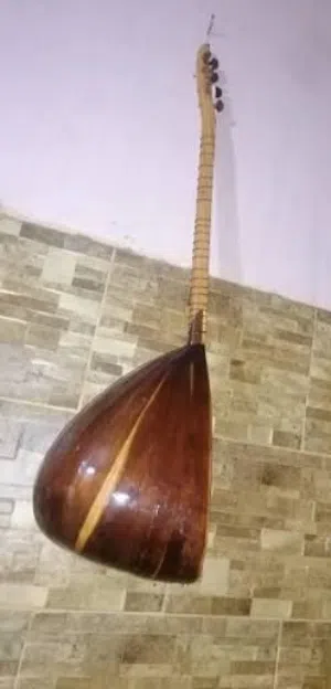 آلة موسيقية بزق