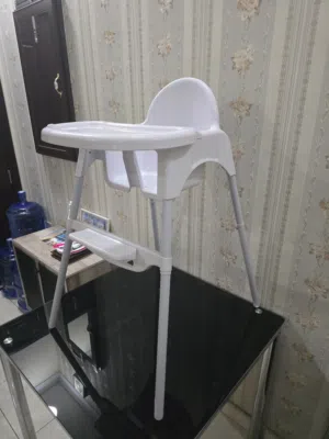 BABY FEED8NG HIGH CHAIR