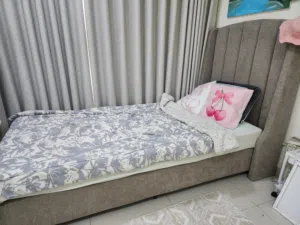 سرير مفرد ونص جديد استعمال خمس اشهر ب350