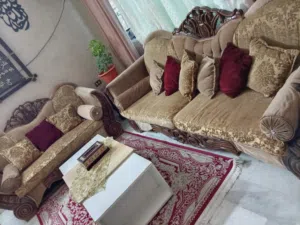 كنب بحالة ممتازة بسعر مغري
