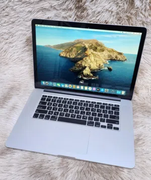 MacBook Pro core i7 Pro 8gb Ram 500gb ssd Dadicated nvidia Graphics 15.4 Ratina Display