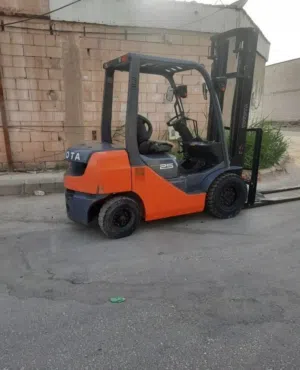 رافعة شوكية للايجار forklift for rent