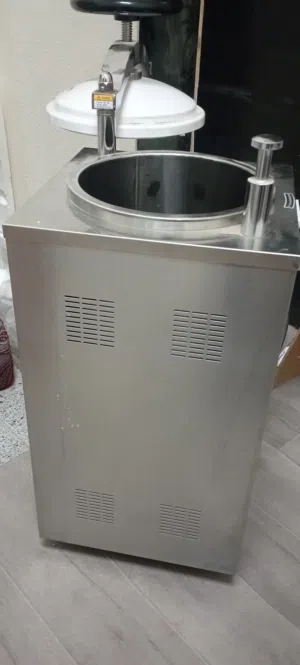 جهاز تعقيم اوتوكلاف جديد بالصندوق