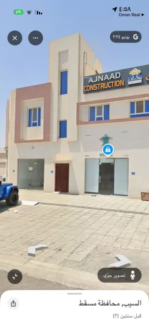 مبنى سكني تجاري عبارة عن 9 محلات و4 شقق