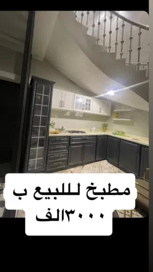 مطبخ مستعمل مع الغاز فقط المطبخ استعماله مره خفيف وسبب البيع تغير الحجم