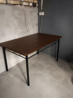 ميز طعام او مكتبي