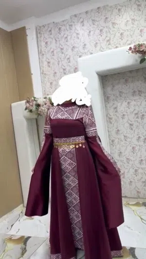 ثوب مع طرحه وحزام خصر ليرات