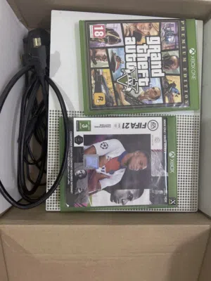 xbox one series s with 2 games / 1 controller in good quality with brand new cds