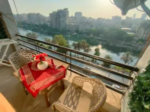 شقه مفروشه ثلاث غرف امام كوبري الملك الصالح بمنيل للروضه