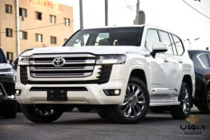 تويوتا لاندكروز فاخرة GXR 2026 لون ابيض لؤلؤي عداد زيرو كفالة الوكيل