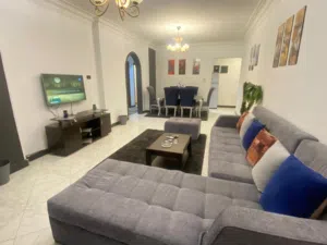 بمكرم عبيد الرئيسي شقه مفروشه 150م من المالك مباشره وايايفاي مجانا بجوار مطعم بازوكا