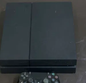بلاي ستيشن 4 فات معدل PS4 مع يد أصلية..