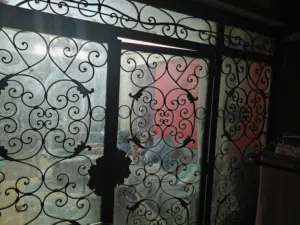 بوابه داخليه حديد للبيع