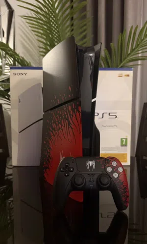 Play station 5 slim disc edition بحاله الوكالة والجديد