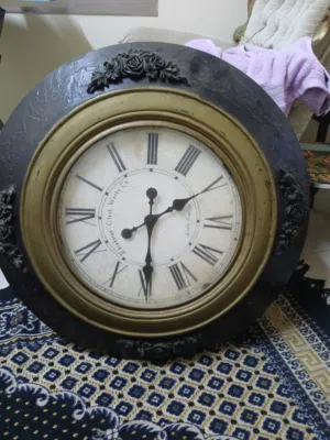 ساعة حاىط للزينه