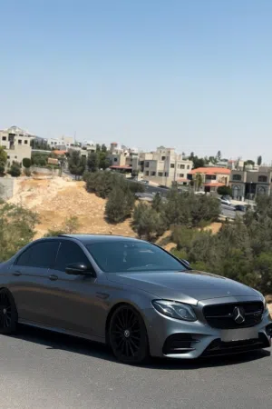 مرسيدس e350  2019  مايلد هايبرد  بحالة الوكالة مالك ثاني  صيانه شركه وارد غرغور للبيع