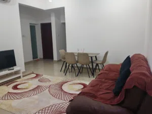شقة مؤثثة للإيجار في بوشر، موقع مميز تتوفر فيه جميع الخدمات...