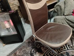 كراسي بدون ذراعين