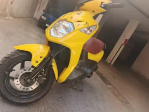 سكوتر SYM 2023 جديد ربحه من شركة اشيائي لون اصفر 150 سيسي