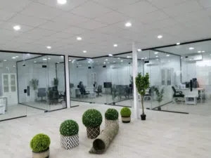 تركيب ابواب زجاج محلات مكاتب  وجهات  شورات  صيانه ديكو زجاج سكريت الامنيوم استركشر استنلس