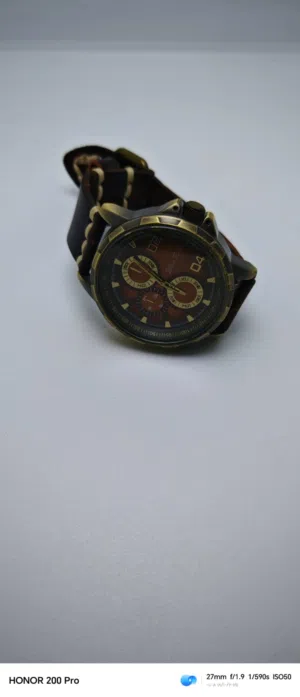 ساعات أو قداحات أو محافظ للبدل بحوض سمك اجنبي فقط