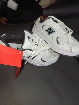 متوفر - شوز نيوبالانس موديل جديد - اسود - فيتنامي أعلى كوالتي الأحجام من 36 - 39 8 قطع - البيع جمله