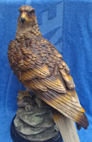 مجسم صقر نضيف جدآ