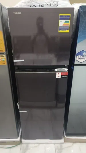 تلاجة توشيبا 338 لتر أرفف زجاج ضد الكسر بضمان 10 سنين
