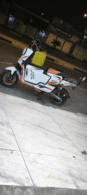دراجه شحن x900 نضيفه جدا مع 5 بطاريات شحن وسرعة106