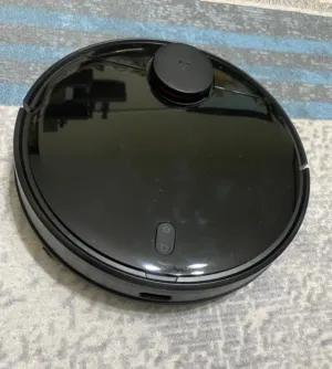 مكنسه ربوت شاومي بحالة ممتازة