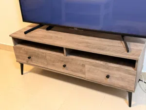 طاولة TV نظيف جدا