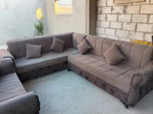 ثلاثة كنبايات مستعملات للبيع