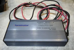 للبيع انفرتر للسيارة يحول 12 فولت ل 220 فولت كهرباء بيت 1500 وات صناعو تايوان