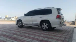 Used Toyota Land Cruiser in Al Dakhiliya
