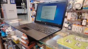 المعالج: كور i7 الجيل الثامن  الرام: 8GB DDR4  التخزين: 256GB SSD سريع الوصف مهم....