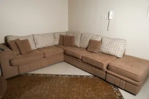 للبيع: طقم كنب بني حرف L