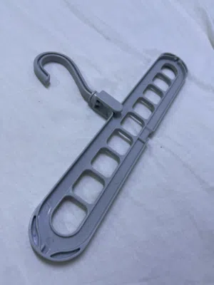 علاقة للملابس بفكرة جديدة اقرا الوصف