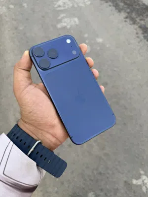 ايفون 17 بروماكس ذاكره 512 جيجا نظام eSIM رسمي بدون منفذ شريحه بطارية 100%