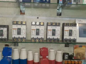 ادوات كهرباء ونجف وجميع الثريات والكيبلات جميع المقاسات