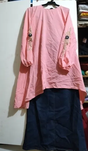 طقم تونيك جديد مع تنورة للبيع